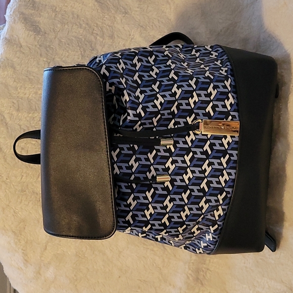 TOMMY HILFIGER Kimberly Logo Backpack 🎒 - Picture 2 of 13